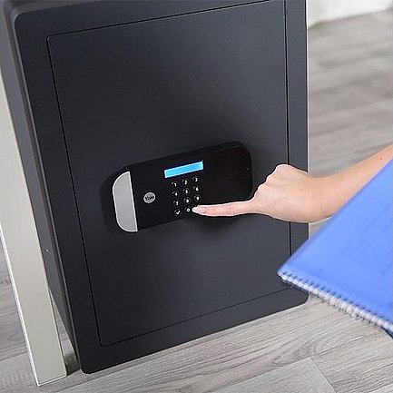  ���� ����� Yale ��� Maximum Security ������ �"� 30